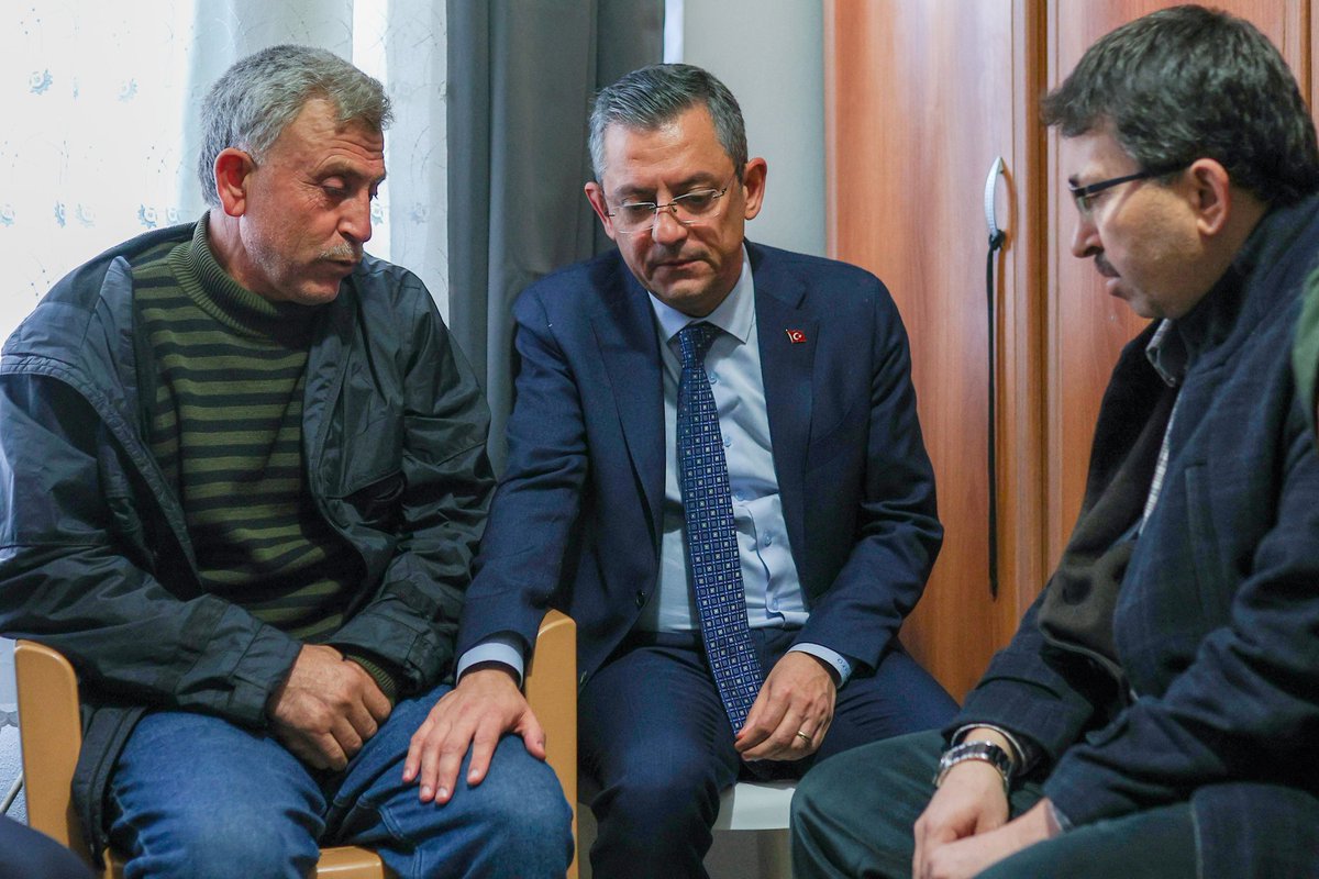 eczozgurozel's tweet image. Irak’ın kuzeyinde PKK’lı teröristlerin saldırısında şehit olan Piyade Teğmenimiz Ramazan Günay’ın İzmir'deki ailesine taziye ziyaretinde bulunarak, baş sağlığı dileklerimizi ilettik.