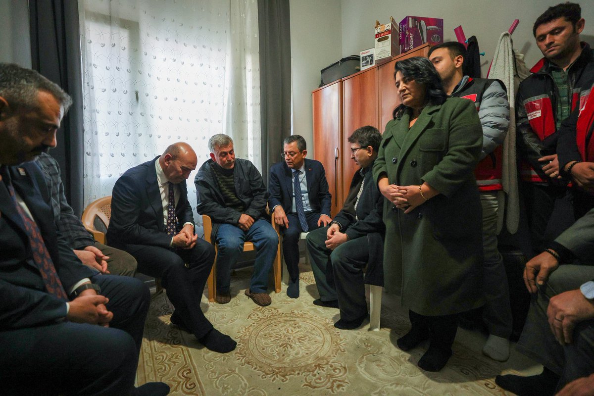 eczozgurozel's tweet image. Irak’ın kuzeyinde PKK’lı teröristlerin saldırısında şehit olan Piyade Teğmenimiz Ramazan Günay’ın İzmir'deki ailesine taziye ziyaretinde bulunarak, baş sağlığı dileklerimizi ilettik.