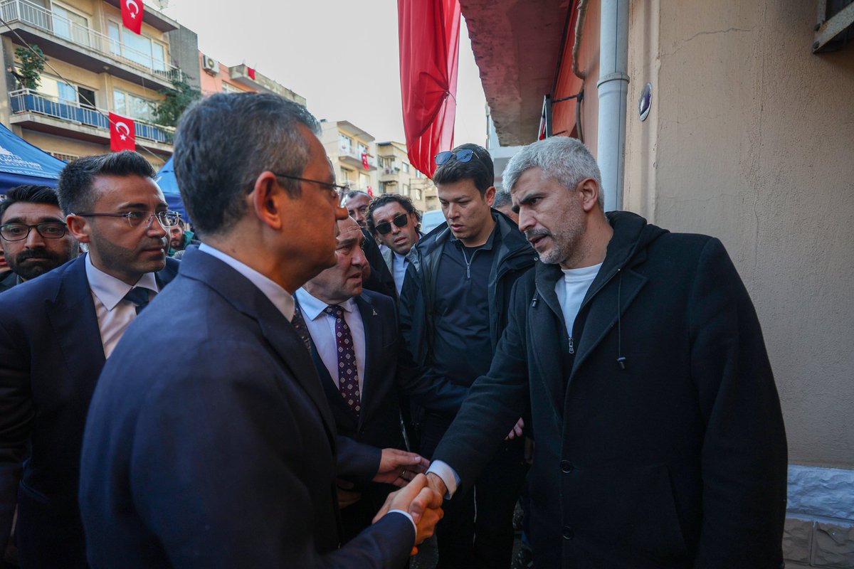 eczozgurozel's tweet image. Irak’ın kuzeyinde PKK’lı teröristlerin saldırısında şehit olan Piyade Teğmenimiz Ramazan Günay’ın İzmir'deki ailesine taziye ziyaretinde bulunarak, baş sağlığı dileklerimizi ilettik.