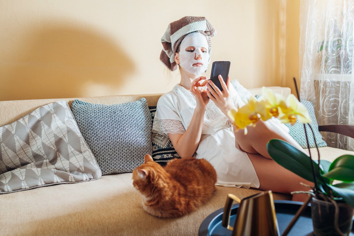 Banking from home is easy with Northern!

📱 Pay bills, transfer money and deposit cheques from our mobile app.
🖥️ Complete your everyday banking needs with our online banking tools.
📞 Talk to a live, local person for banking support through our True North Hub.