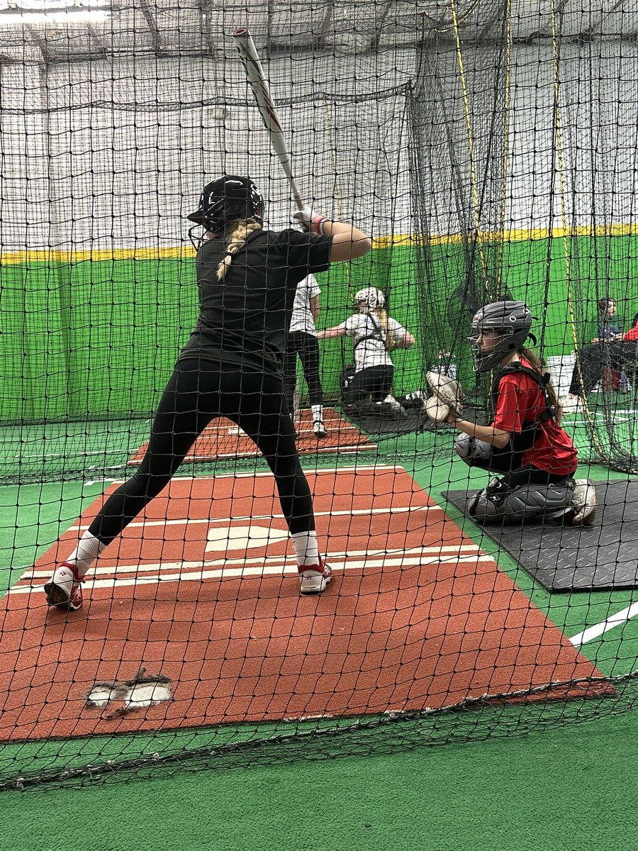 A few of our girls enjoying some friendly competition <a href="/FieldofDreamsOH/">Field of Dreams</a> live hitting. <a href="/RileyNicely2029/">Riley Nicely</a> <a href="/iris_crites/">Iris Crites 2029</a>