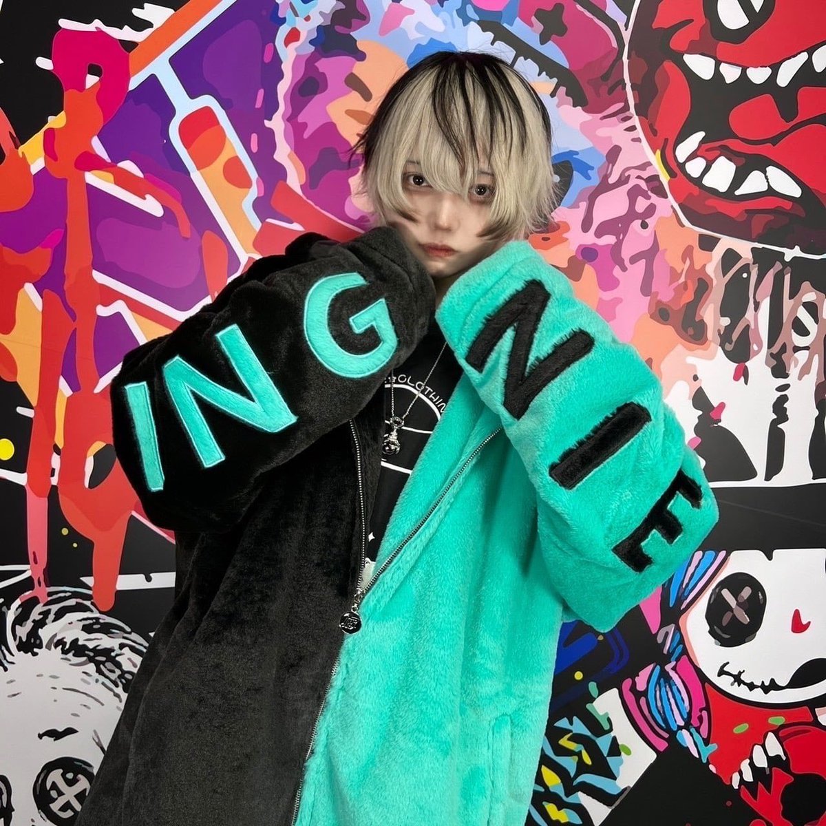 NieR_tokyo's tweet photo. 🎁本日〆切���レゼント企画🎁

超ふわもこBACK LOGO 
TWO-TONE ZIP OUTER【シエルカラー】

🎁3名様にプレゼント🎁

ユニセックスアイテムです🐰

◼応募方法
フォロー(@NieR_tokyo) &amp; RT
◼締切〆  本日24時

※鍵垢の方も対象内です。

是非ご参加ください🙇‍♂️🙇‍♀️ https://t.co/ZyLjlXS5m9