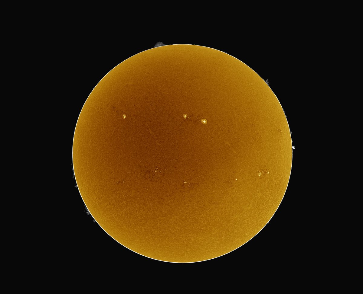 AstroMeteo_'s tweet photo. Daily solar photograph taken at 14:25 UT
🔭Lunt LS100tHa BF1800
📷Atik Horizon II
📍@Observatori de Pujalt
#Astrophotography #astronomy #space_weather https://t.co/pPYQqHjKPu