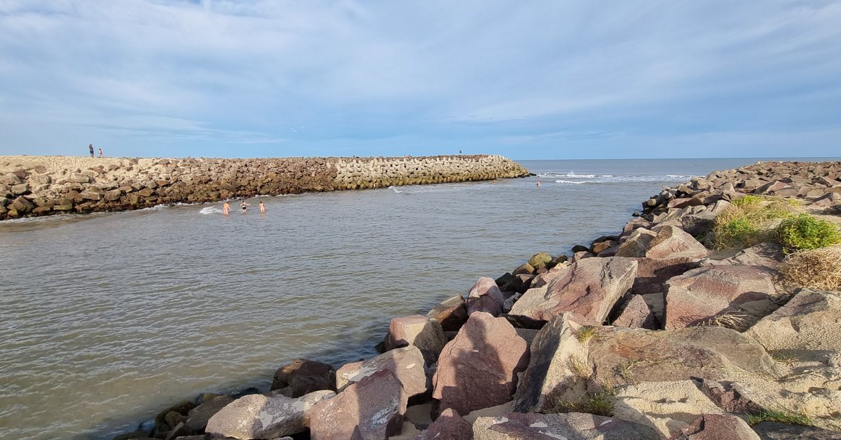 Pillandia's tweet image. Border between Brazil (Barra do Chuí 🇧🇷) and Uruguay (Barra del Chuy 🇺🇾), along the coast of the Atlantic Ocean. 
pillandia.blogspot.com/search?q=BR-UY

#Chuy #Chuí #Brasil #Uruguay #Riigipiir #Border