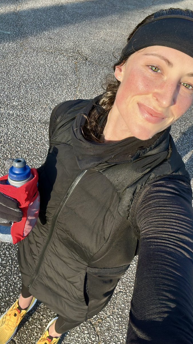 gm ☕️ 

a lil 10 miler to kick off the holidays 🏃🏼‍♀️ 

merry weekend to all🎄