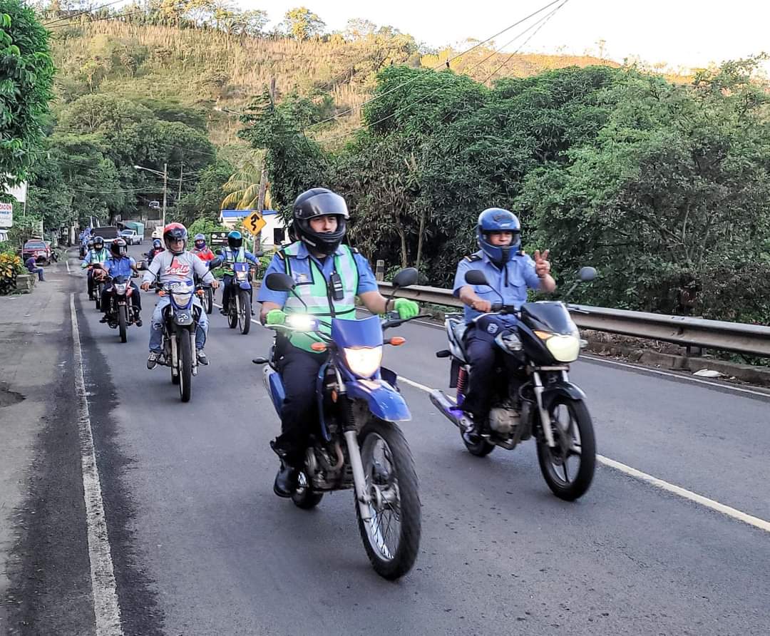 Hoy #23Diciembre  en todos los rincones de Nicaragua 🇳🇮 nuestra  Policía Nacional realizó esta mañana el Lanzamiento del Plan Navidad en Seguridad y Alegría 2023

#NavidadLuzyVerdad 
#NavidadAmoryAlegría 
@vppolicial