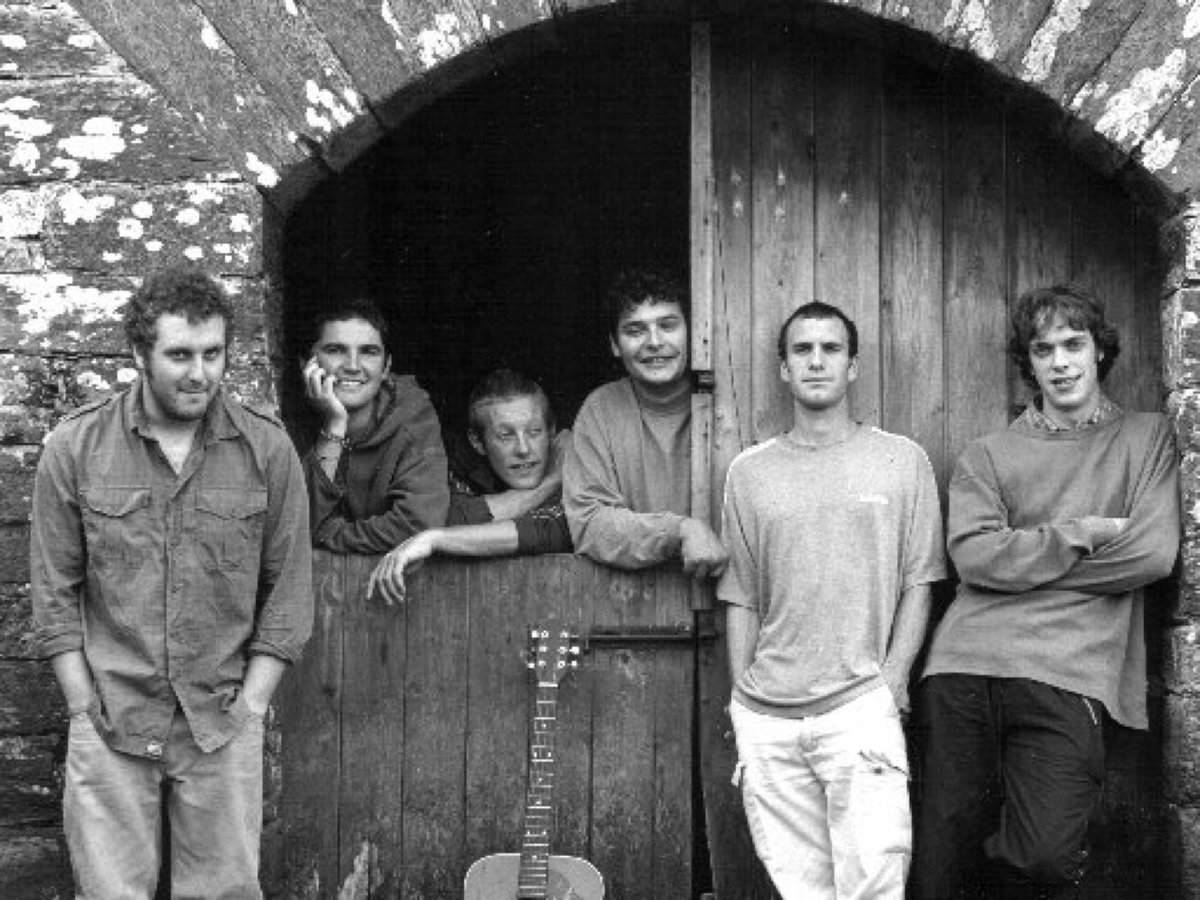 Dwi di bod yn mynd i lot o gigs yn ddiweddar a rhywbeth dwi am drafod ar <a href="/BBCRadioCymru/">Radio Cymru</a> 2024 yw na welais rioed gig gwael gan <a href="/anweledig25/">Anweledig</a> na #BigLeaves Byth sain gwael. Byth 'fillers' yn y set. Dim ond 200% ac egni o'r dechrau i'r diwedd <a href="/meigwynedd/">Mei Gwynedd</a> 

bbc.co.uk/programmes/b07…