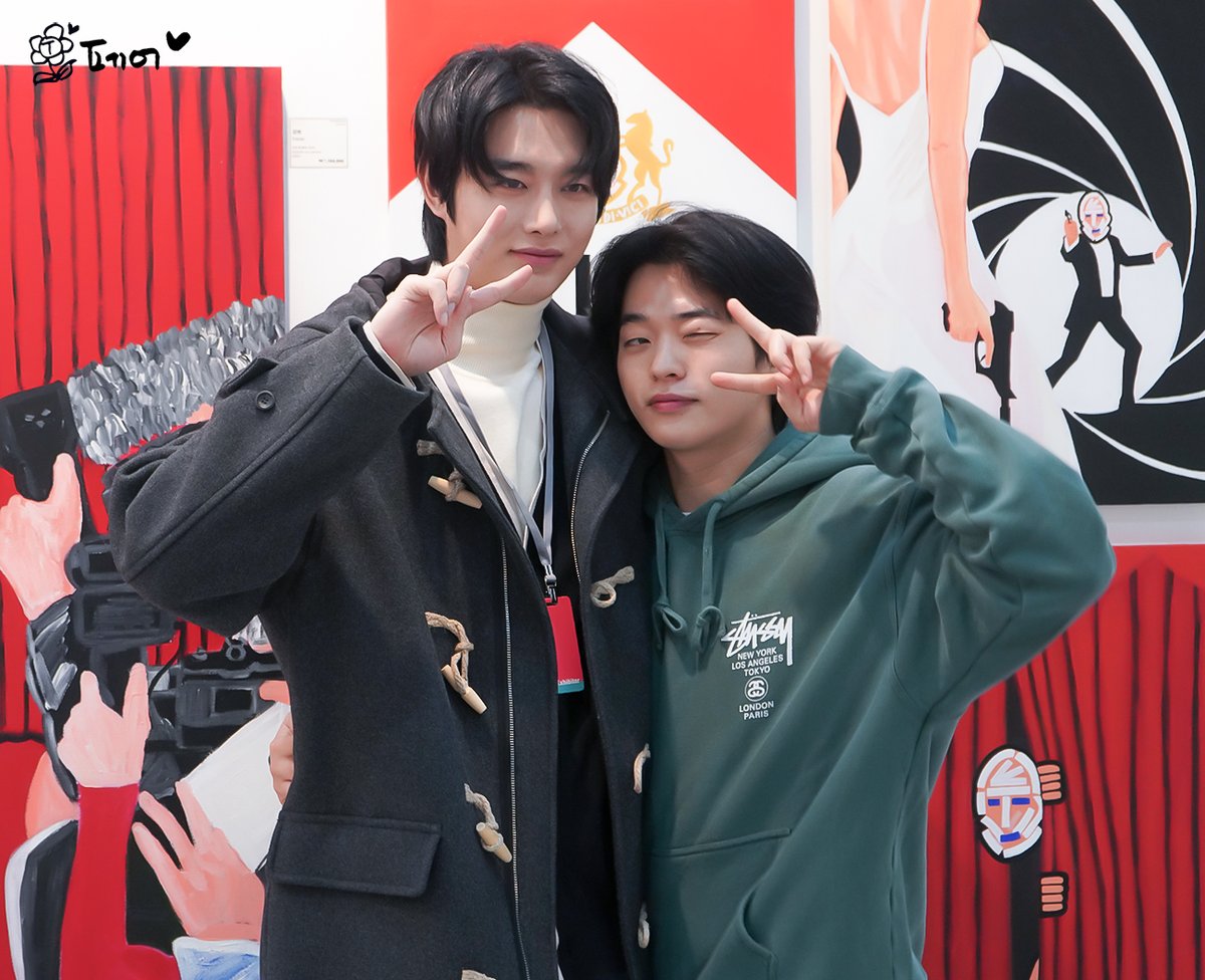 loveaffair1119's tweet photo. 231223 sᴇᴏᴜʟ ᴀʀᴛ sʜᴏᴡ 𝟸𝟶𝟸𝟹🖼️

오랜만에 반가운 얼굴도 보게 되어 좋았습니다!
오랜만에 투샷이에요!

#강희 #Kanghui #옥진욱 https://t.co/ckhblJlZp8