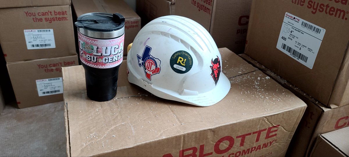 lbr_texas's tweet photo. Laborando 👷🏻 siempre con el ROJO @TolucaFC https://t.co/XkdhUjBB1s