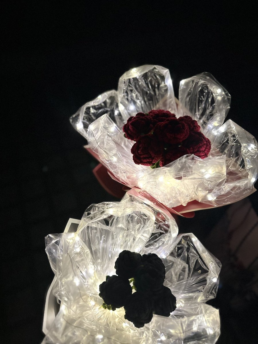 crochetflora's tweet photo. crocheted fairylight bouquets ✨ https://t.co/a6NA0VMY1h