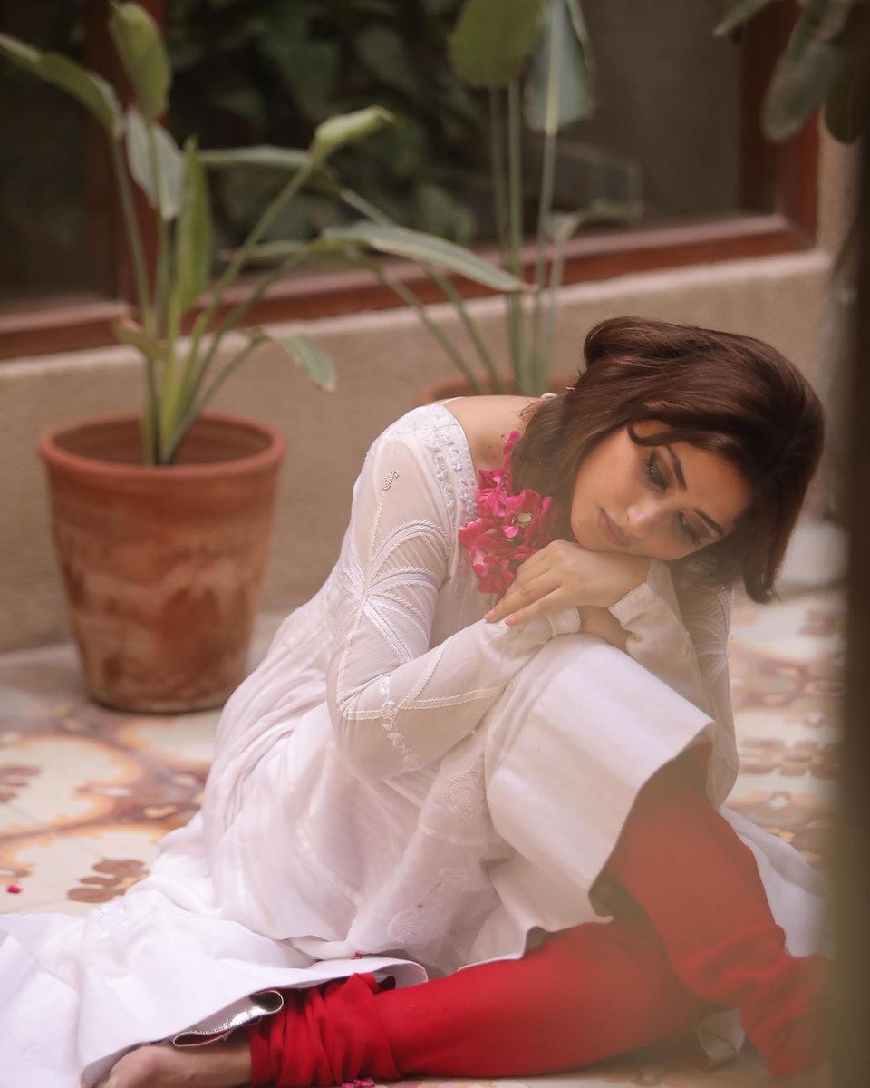 goofysajal's tweet image. can we wait and talk about how royal she's with those gajras & those big eyes
SENDING LOVE TO SAJAL ALY
#SajalAly