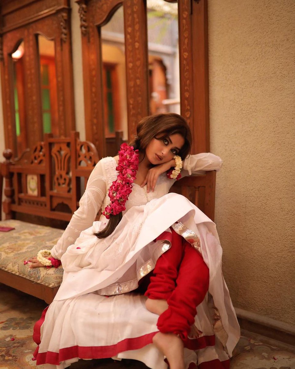 goofysajal's tweet image. can we wait and talk about how royal she's with those gajras & those big eyes
SENDING LOVE TO SAJAL ALY
#SajalAly