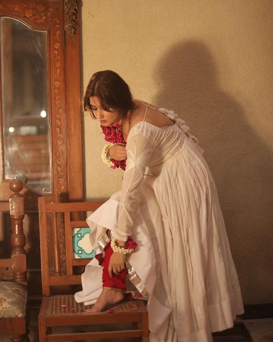 goofysajal's tweet image. can we wait and talk about how royal she's with those gajras & those big eyes
SENDING LOVE TO SAJAL ALY
#SajalAly