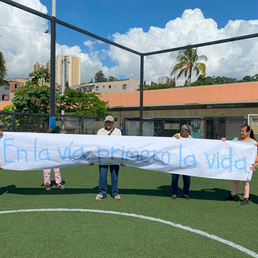 elnororiental's tweet photo. ¡Cumplimos! #MedellínEsElCorazón del bienestar en Colombia. Este año, cerca de 3.100 ciudadanos se beneficiaron con la estrategia de accesibilidad universal en la movilidad.

https://t.co/naUSvNV6HY https://t.co/Jpun9pGnkm