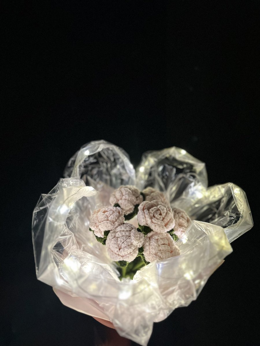 crochetflora's tweet photo. imagine getting this bouquet 🤍 https://t.co/Jgm2eipEes