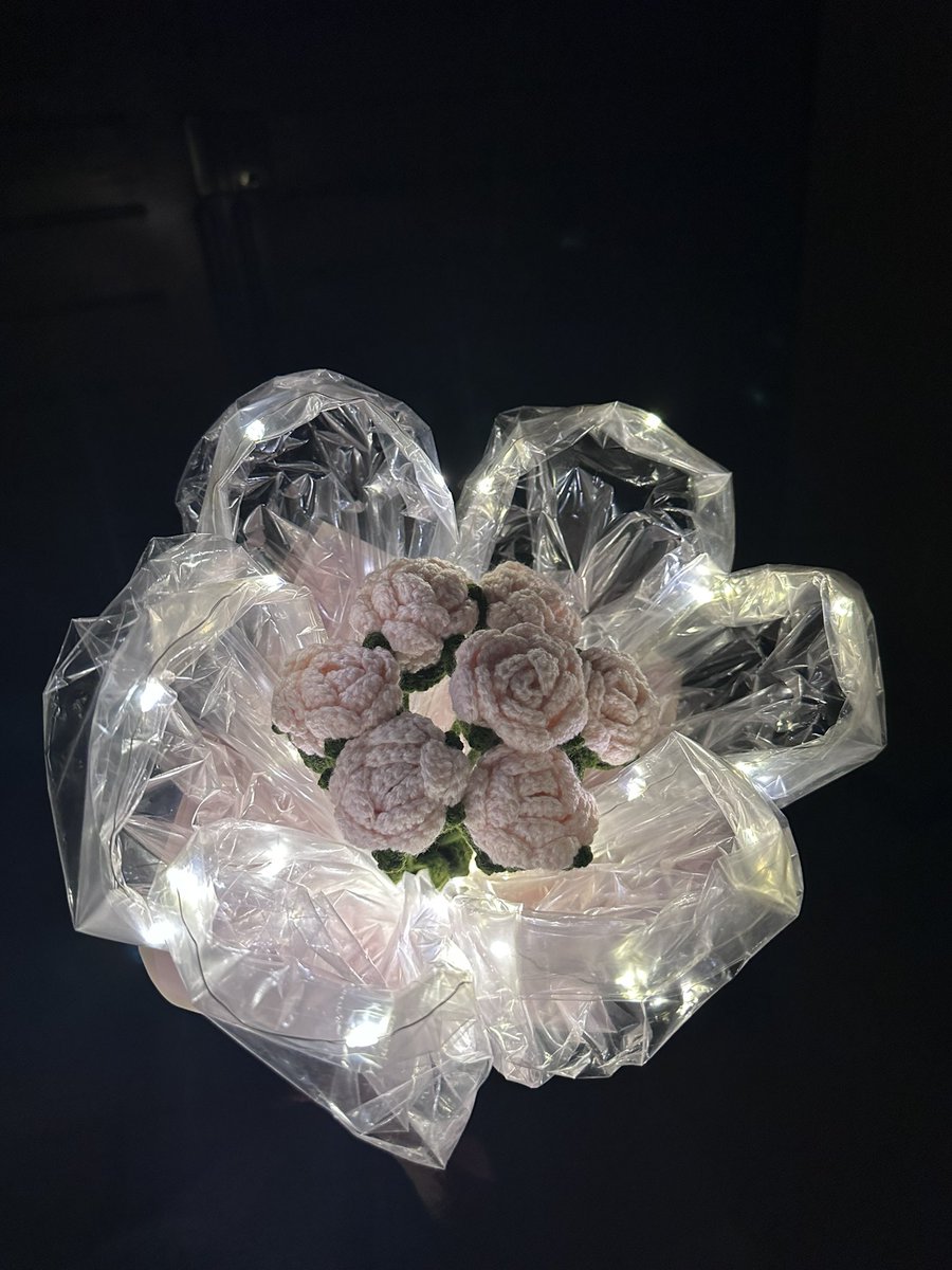 crochetflora's tweet photo. imagine getting this bouquet 🤍 https://t.co/Jgm2eipEes