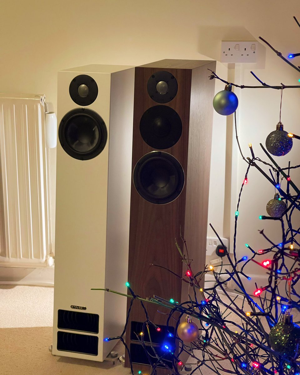 HiFiGear's tweet photo. As the year comes to a close we’d like to thank all our customers, suppliers and friends new and old for their support over the year

Here’s a final Christmas delivery! The fabulous @pmcspeakers 24i &amp; 26i for a home demo with the @naimaudio NSC222 &amp; NAP350!

Merry Christmas all! https://t.co/j1CGGDgW4F