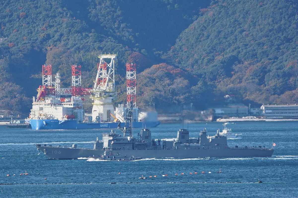 NisaWin's tweet photo. #時差投稿
護衛艦さみだれ
JS106 SAMIDARE

串山公園から撮影📸
もうそろそろ帰ろうかなって思い始めた時に、曳船が出て行ったのでしばらく待っていると護衛艦さみだれが現れました。
後ろに見える船は自航式SEP船「BLUE WIND」

#海 #軍艦 #海上自衛隊呉基地 #護衛艦さみだれ #むらさめ型護衛艦 https://t.co/qcqylUQbEG
