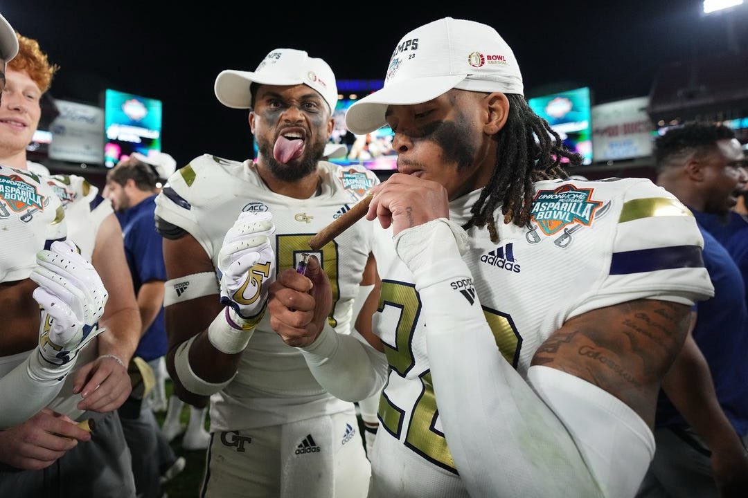 DJ moore tweet media