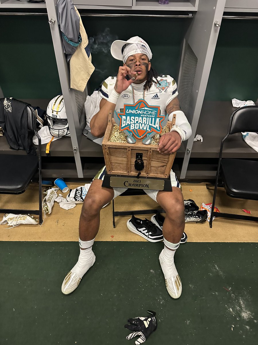 DJ moore tweet media