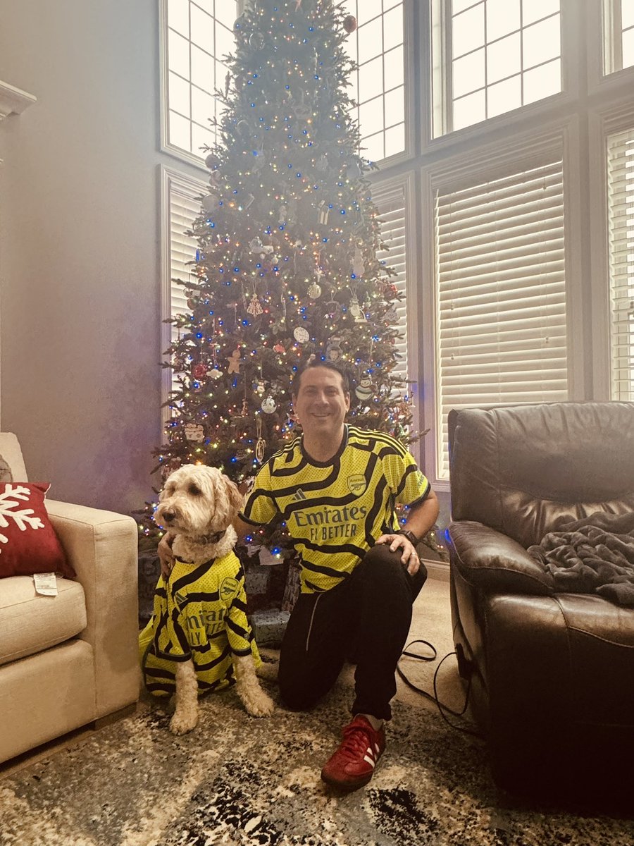 Hey @arsenal all I want for Christmas is a win today 🐶 #LIVARS #myPLMornings @NBCSportsSoccer @IndyGooners1886 @PLinUSA