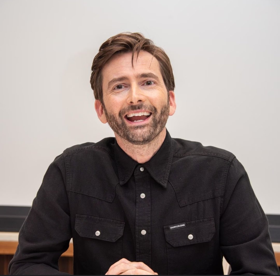 az_crowley's tweet photo. A thread of David Tennant smiling to brighten up your day ✨ https://t.co/itA45f1OTG