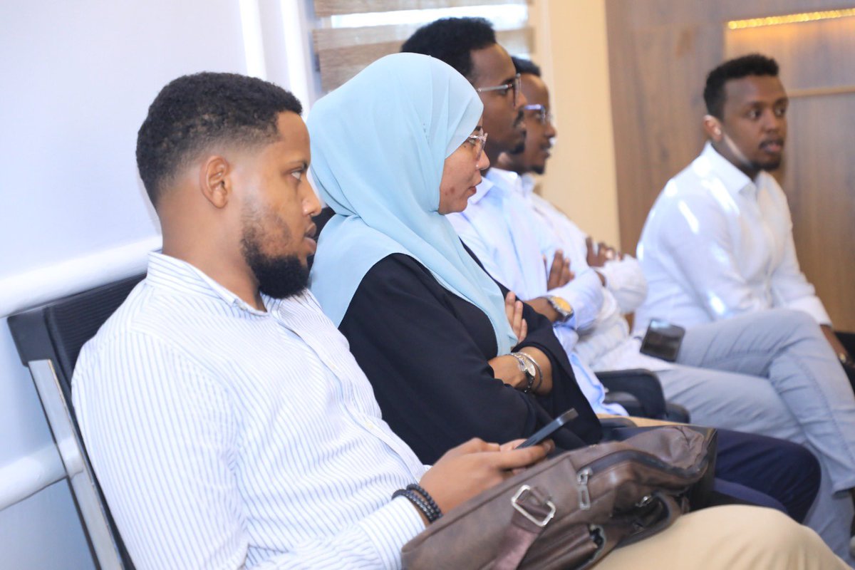 caraale54's tweet photo. I presided over the monthly @BRAHealth interdepartmental meeting to discuss progress made, challenges encountered for the month.

I emphasized on the the significance of coordination among departments to enhance healthcare services for residents of Banadir https://t.co/TLr8PQ8on1