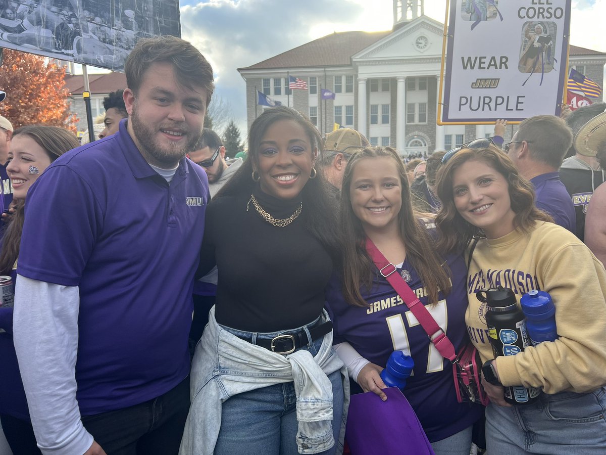 Happy Bowl Day, Dukes! 

Don’t forget you can catch JMU take on Air Force in the Armed Forces Bowl at 3:30p on WHSV! 

#GoDukes #LetUsBowl 💜💛