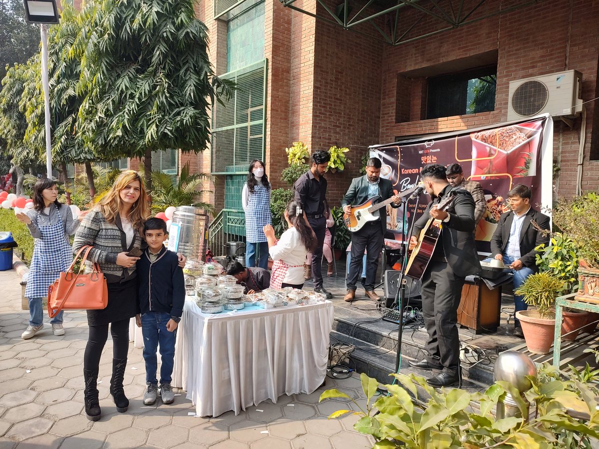 I thoroughly enjoyed the #wintercarnival with my family. Thanks to management, teachers and students for organising such a wonderful event. @ashokkp @y_sanjay @pntduggal @Kavita_hm @ShikhaSaxenaais @ShandilyaPooja @TinaCho73727901 @SDGsForChildren @sdg4all