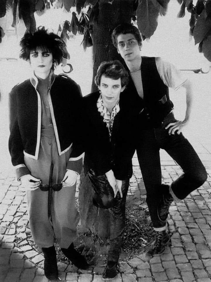 DailySiouxsie's tweet photo. 1980 https://t.co/vasgZQvVrb