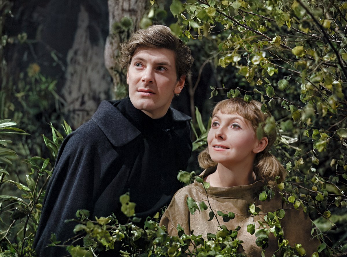 claytonhickman's tweet image. Another new #DoctorWho colourisation for my #NotQuiteAdventCalendar collection: Peter Purves and Maureen O’Brien in TC4 on Friday 11th June 1965 during camera rehearsals for ‘The Watcher’.
Xmas Ko-fi tips: ko-fi.com/claytonhickman