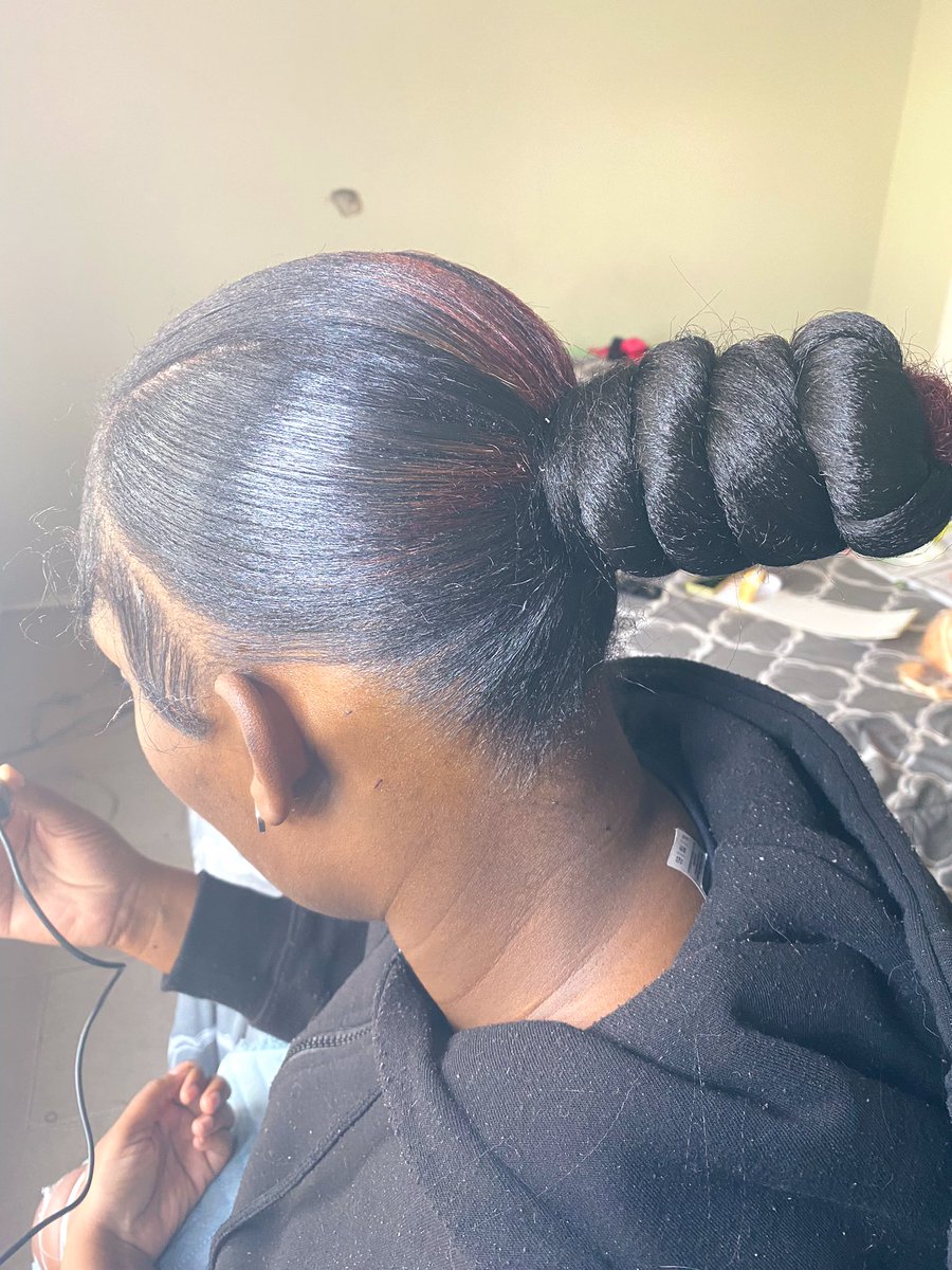 nay4shorttt's tweet photo. 3 parted slick back w/ knot bun ✨🫣🤩
#slickbackponytail #knotbun #lowknotbun #eastorangehairstylist #homebased #beginnerhairstylist #newjersey #ʙᴏᴏᴋɴᴏᴡ #moldclean #stilllearningeveryday #futuremillionaire https://t.co/k5avRCyCmg