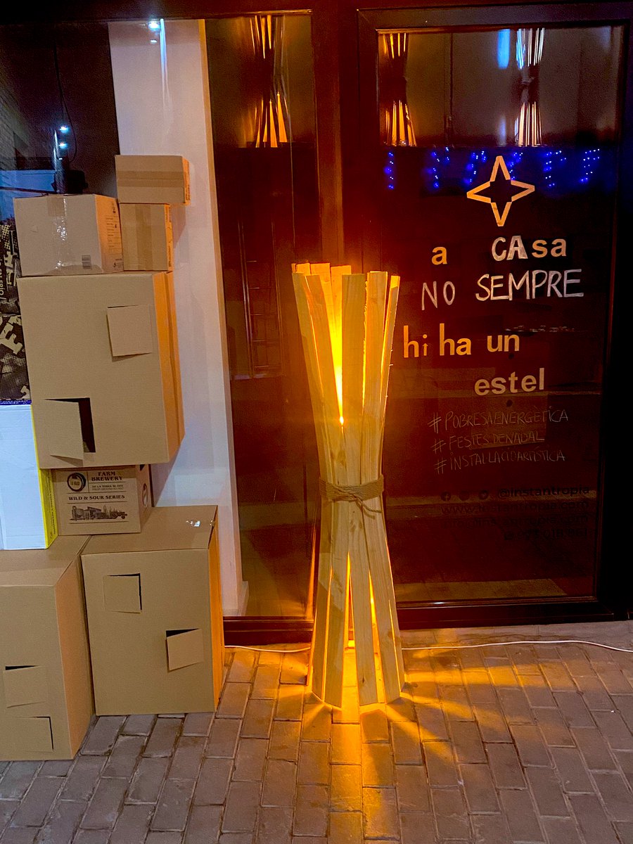 Jordi Villacampa Viñes (@elvillacampa) on Twitter photo Al centre històric de #lleida tenim la sort que passin coses boniques al carrer gràcies als amics d’ <a href="/instantropia/">instantropia</a>
Gràcies per regalar-nos instal·lacions com aquestes que conviden a la reflexió i al canvi. Necessari.
#pobresaenergetica #festesdenadal #instal·lacioartistica Al centre històric de #lleida tenim la sort que passin coses boniques al carrer gràcies als amics d’ <a href="/instantropia/">instantropia</a>
Gràcies per regalar-nos instal·lacions com aquestes que conviden a la reflexió i al canvi. Necessari.
#pobresaenergetica #festesdenadal #instal·lacioartistica