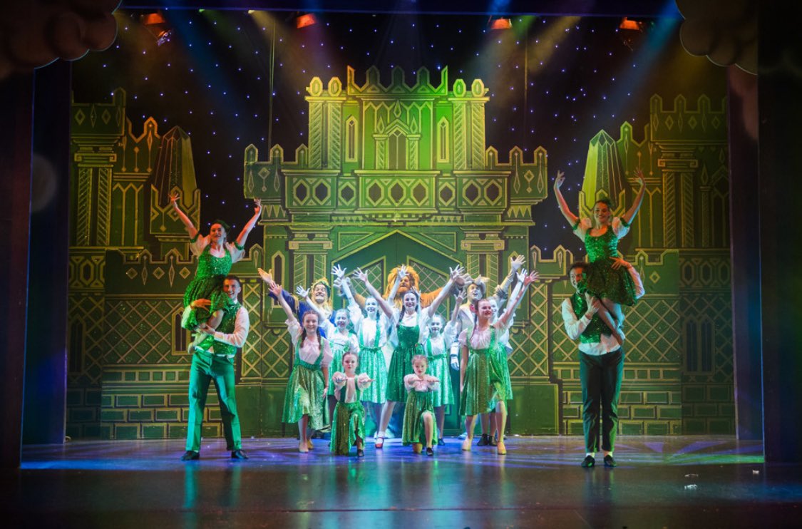 DeathridgeJess's tweet photo. Had a great week of panto shows, one more to go before Christmas then a few more til New Year, I love this time of year 🥰🎄 https://t.co/x0TRSgeL8B
