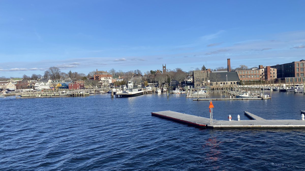 cmcromwell's tweet photo. Bristol to Providence Ferry gets ⭐️⭐️⭐️⭐️⭐️. Beautiful views, last minute gifts and Trader Joe’s holiday everything. I ❤️ RI. https://t.co/B3tCtRJ3Fc