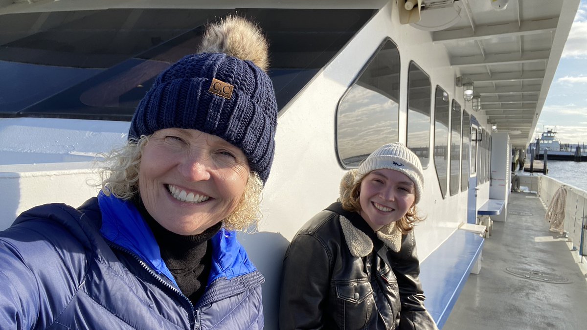 cmcromwell's tweet photo. Bristol to Providence Ferry gets ⭐️⭐️⭐️⭐️⭐️. Beautiful views, last minute gifts and Trader Joe’s holiday everything. I ❤️ RI. https://t.co/B3tCtRJ3Fc