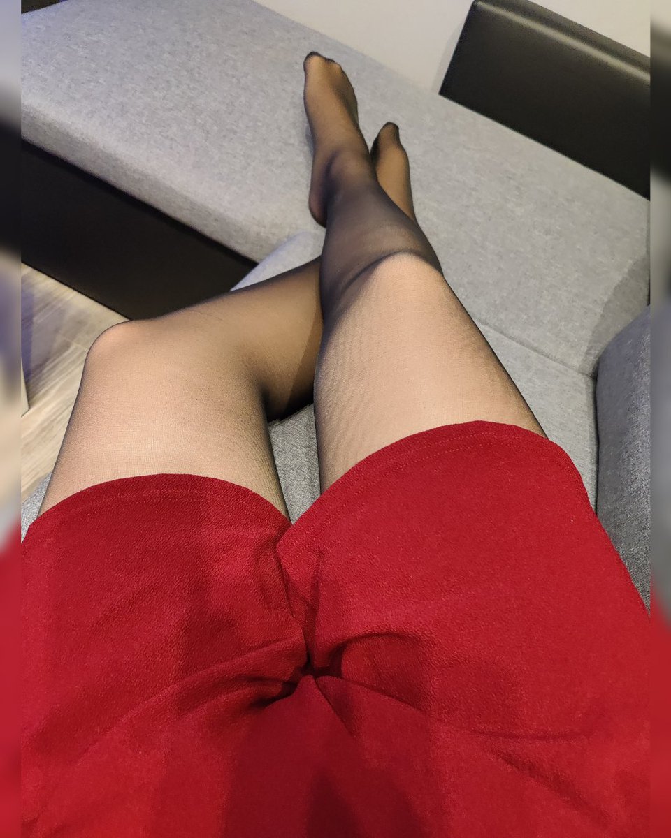 CD_Kerstin's tweet photo. I am dressing again. Have much fun😘

#german #crossdresser #germancd #maletofemale #skirt #pantyhose #tights #nylons #leg #feet #shortskirt #winteroutfit #ootd #nosocks #crossdressday https://t.co/4cCpCcSqMr