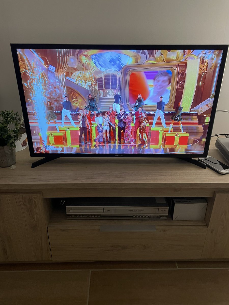 C’est le feu ce soir à la <a href="/StarAcademyTF1/">Star Academy</a> !! C’est génial ! #Staracademy <a href="/nikosaliagas/">Nikos Aliagas</a> <a href="/ALJ/">Alexia Laroche Joub</a> <a href="/Altai_Armande/">Armande Altaï</a> <a href="/Karimacharni/">Karima Charni</a> <a href="/luciebernardoni/">Lucie Bernardoni</a> #Staracademy <a href="/helenesegaraoff/">Hélène Ségara</a>