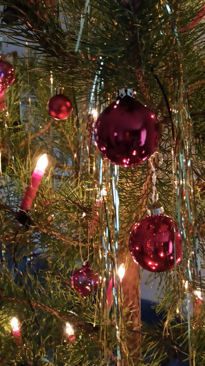 KBentzien's tweet photo. I'm wishing all my friends here a Merry Christmas and happy holidays many gifs and many more all love from me for you thanks for the follow this year stay blessed 🎄🎅🎄🎅🎄🎅💛♥️💛♥️💖😘🎁 https://t.co/V4f4zTrAAb