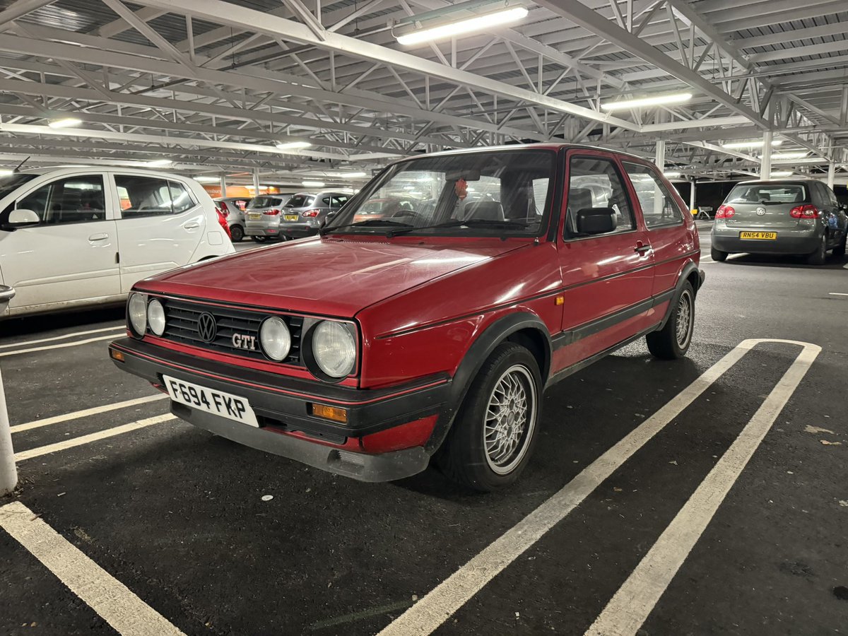 flaneurUK's tweet photo. Some quality #streetspots tonight doing the Christmas food shop… Volkswagen Golf and Peugeot 205. https://t.co/4hmoO6EKmm