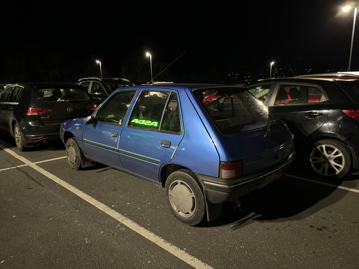 flaneurUK's tweet photo. Some quality #streetspots tonight doing the Christmas food shop… Volkswagen Golf and Peugeot 205. https://t.co/4hmoO6EKmm