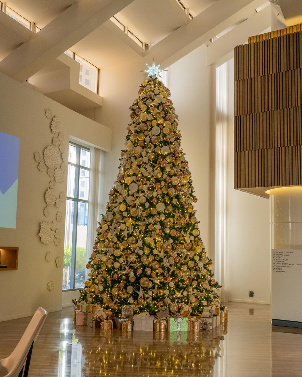 Step into the festive spirit and let our sparkling decorations brighten up your holiday with us! ❤️