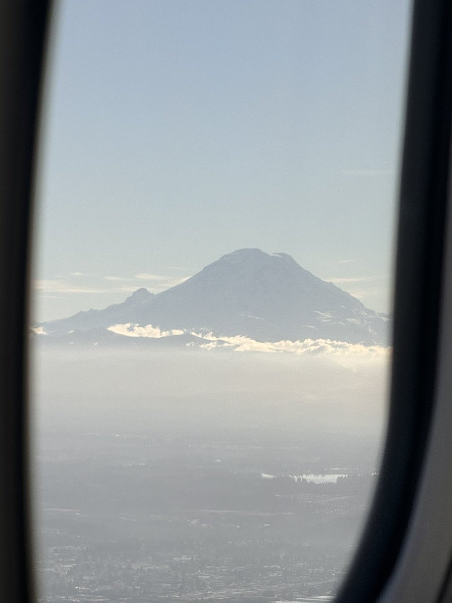 This is the first time I’ve seen Mt. Rainier from the air and she’s just as beautiful. Thanks for the great view @AlaskaAir