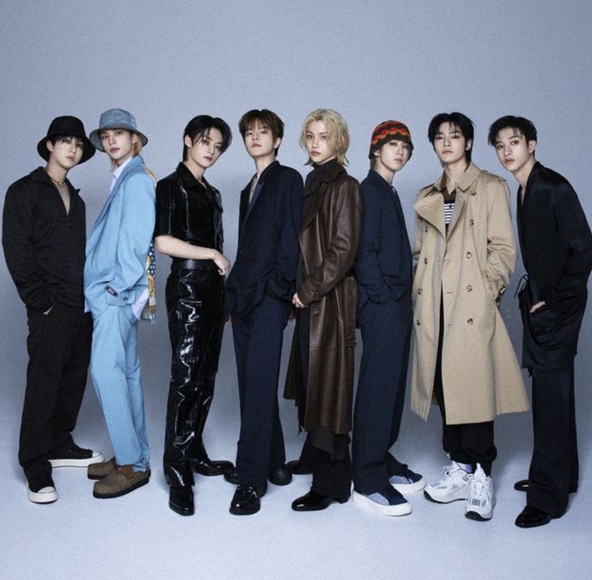 viraltakes's tweet photo. Lisa of BLACKPINK and Stray Kids along with J Balvin, Maroon5, and Pharrell will reportedly be performing at the Accor Arena on January 26th next year for the Yellow Pieces Gala Concert 2024. https://t.co/R0Jp9RTtBL