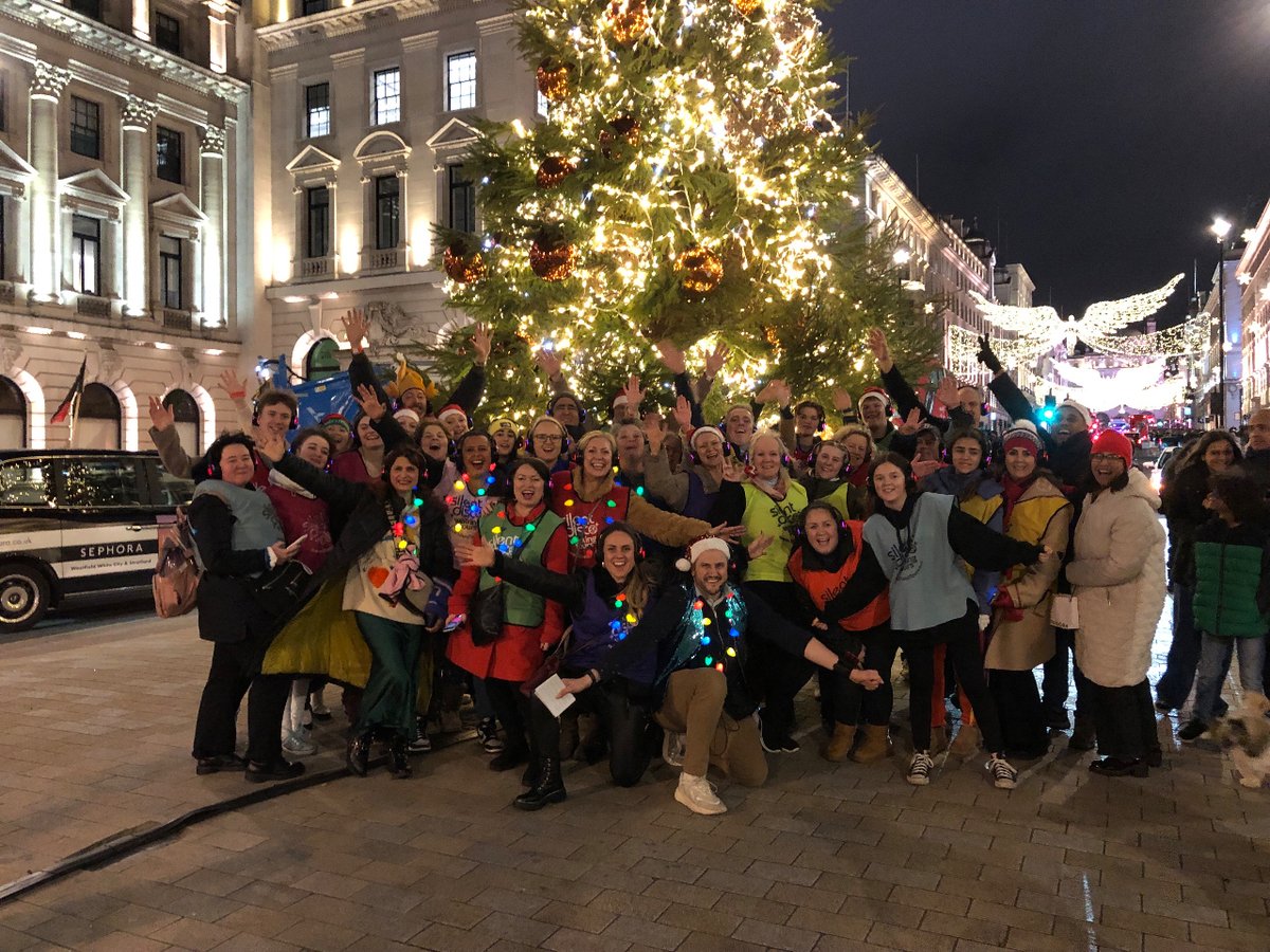 silenttours's tweet photo. Big and mighty! Last tour of the year and couldn’t end any better than this! 🎧🎶🎄💖
#londontravel #londontour #silenttours https://t.co/QDpwvjAwVY