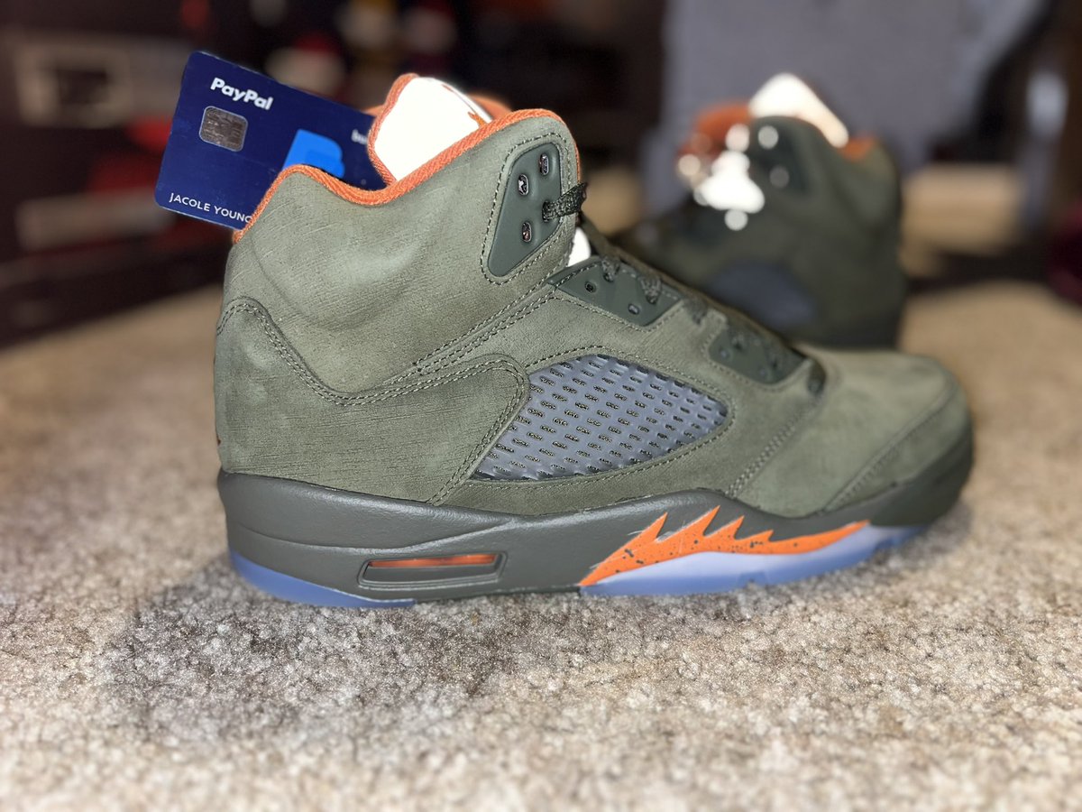 SheSneaks2 tweet media