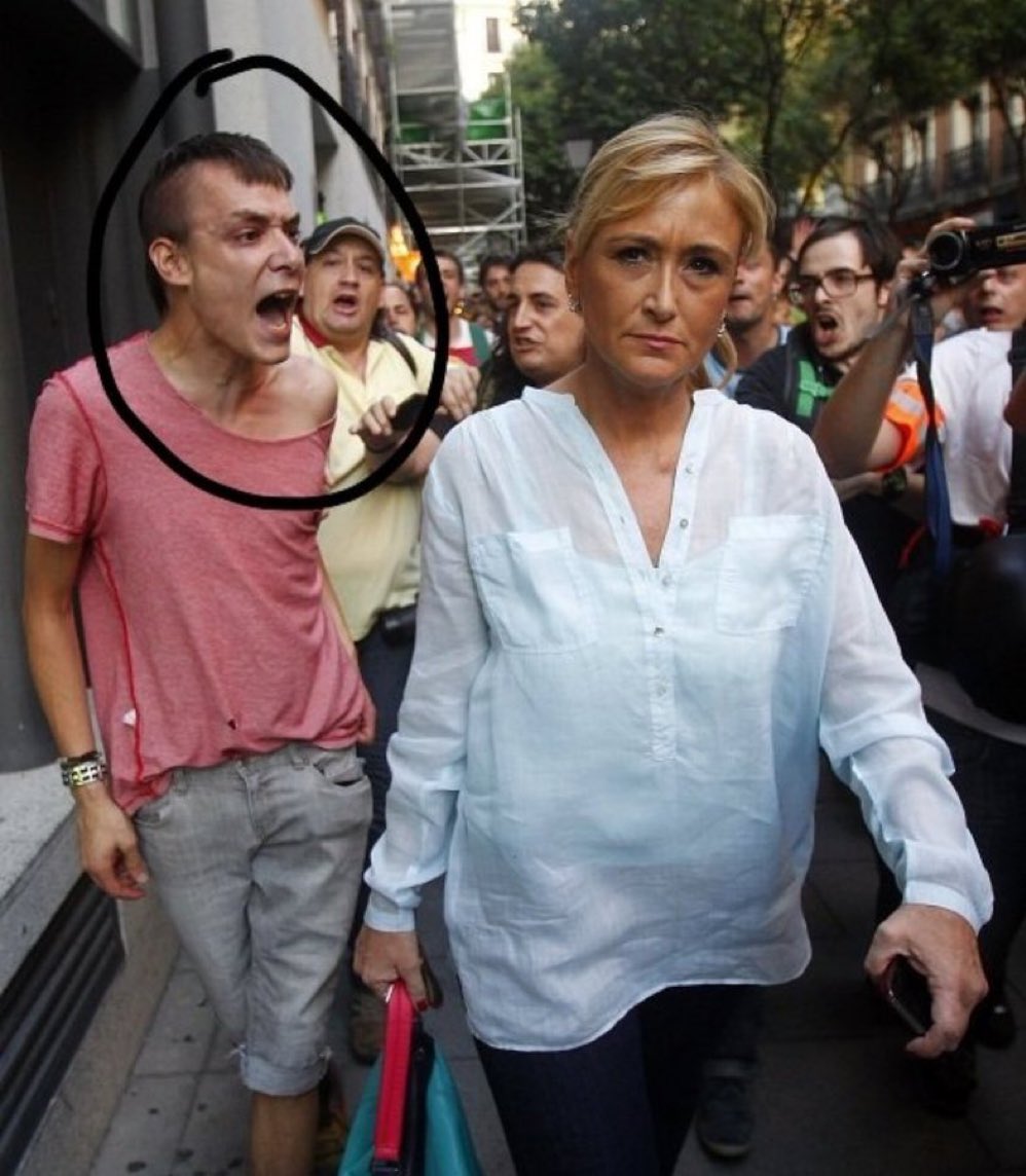 Gol_de_Iniesta's tweet photo. Fuera de coñas, este tío es el que increpaba a Cifuentes?? https://t.co/sYYCrKlgQg