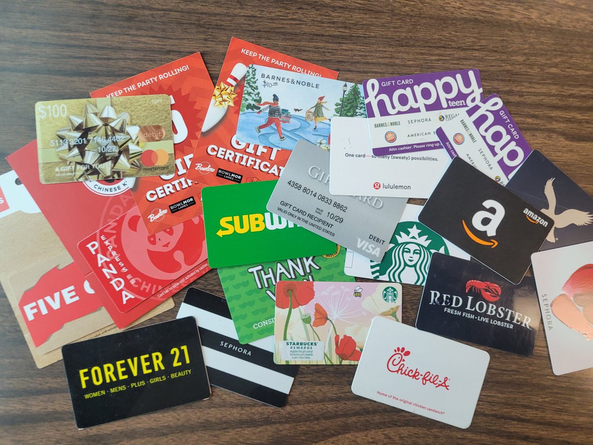 barryredhawk's tweet photo. Thank you Skoubis Family and the @GoCCUChants women's soccer team for the generous donation to the Justin Wegner Ronald McDonald House Gift Card Drive! What a wonderful gift to get at the holidays. By 2/1 you can mail to Naperville Central or drop off at door 1. @NCHSOFFICIAL https://t.co/pkJMOgSBBj