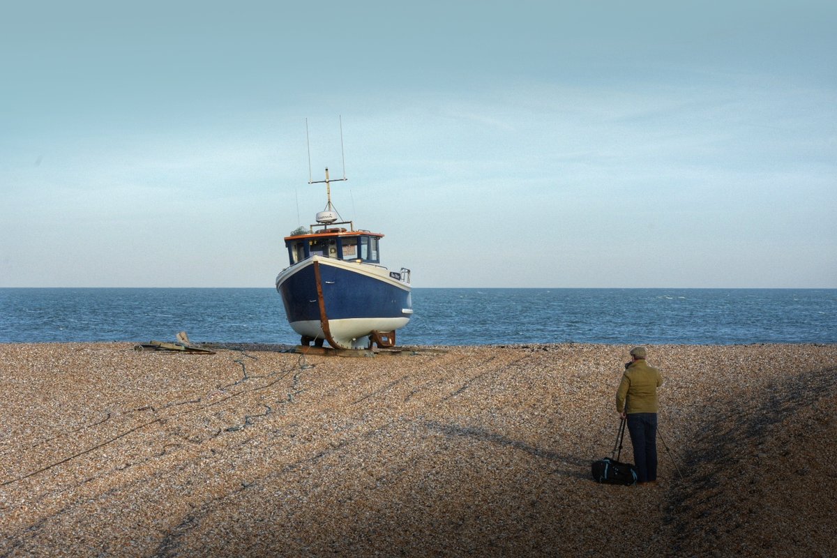 dorsetphill's tweet photo. Composition is everything. It's about you, not the equipment. #photographyisart #optoutside @Countrylifemag #PhillD #amazingplace
#loveukweather #nikonphotography
#landscapephotography #dungeness #intheviewfinder #Everyoneneedsnature #onthebeach #photographer https://t.co/yZuvF17Ygd