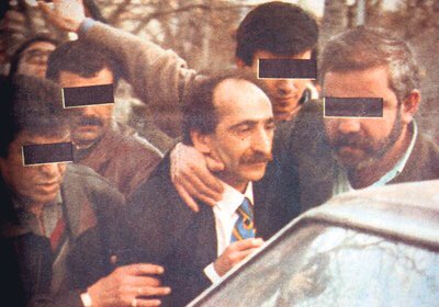 aysenazcimen14's tweet photo. DEM Parti:"Bugün yaşanan can kayıplarının sorumlusu Kürt sorununun çözümsüzlüğünde ısrar edenlerdir."

Bu ülkede Kürt sorunu yoktur, sadece siyasal terör sorunu vardır.

90'larda,DEP vekiliniz Orhan Doğan gibi meclisten gözaltına tek tek alındığınızda bu sorun da kalmayacaktır. https://t.co/8P2ofE5rO4